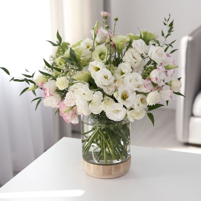 Eustoma in vase