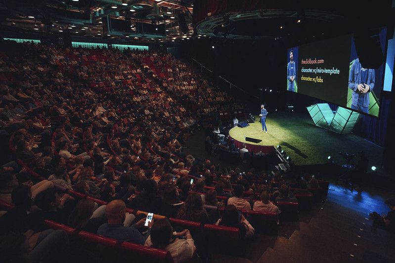 Full sal på Y Oslo 2025