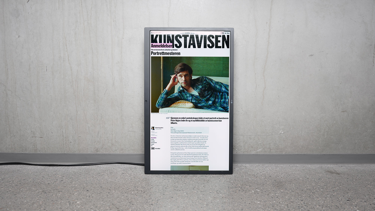 Kunstavisen på en stor skjerm