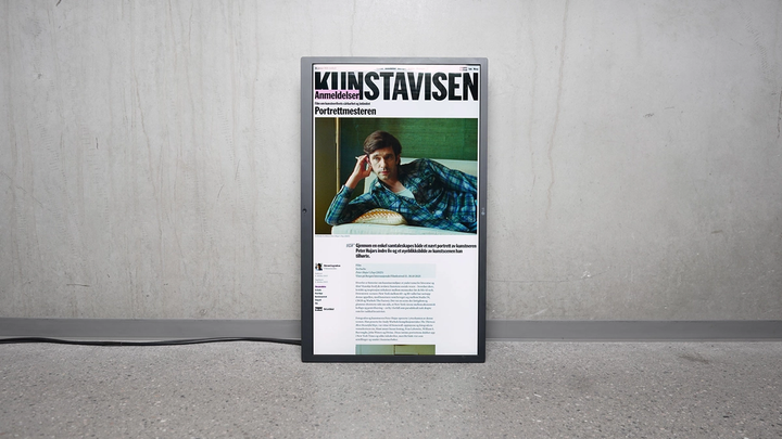 Kunstavisen på en stor skjerm