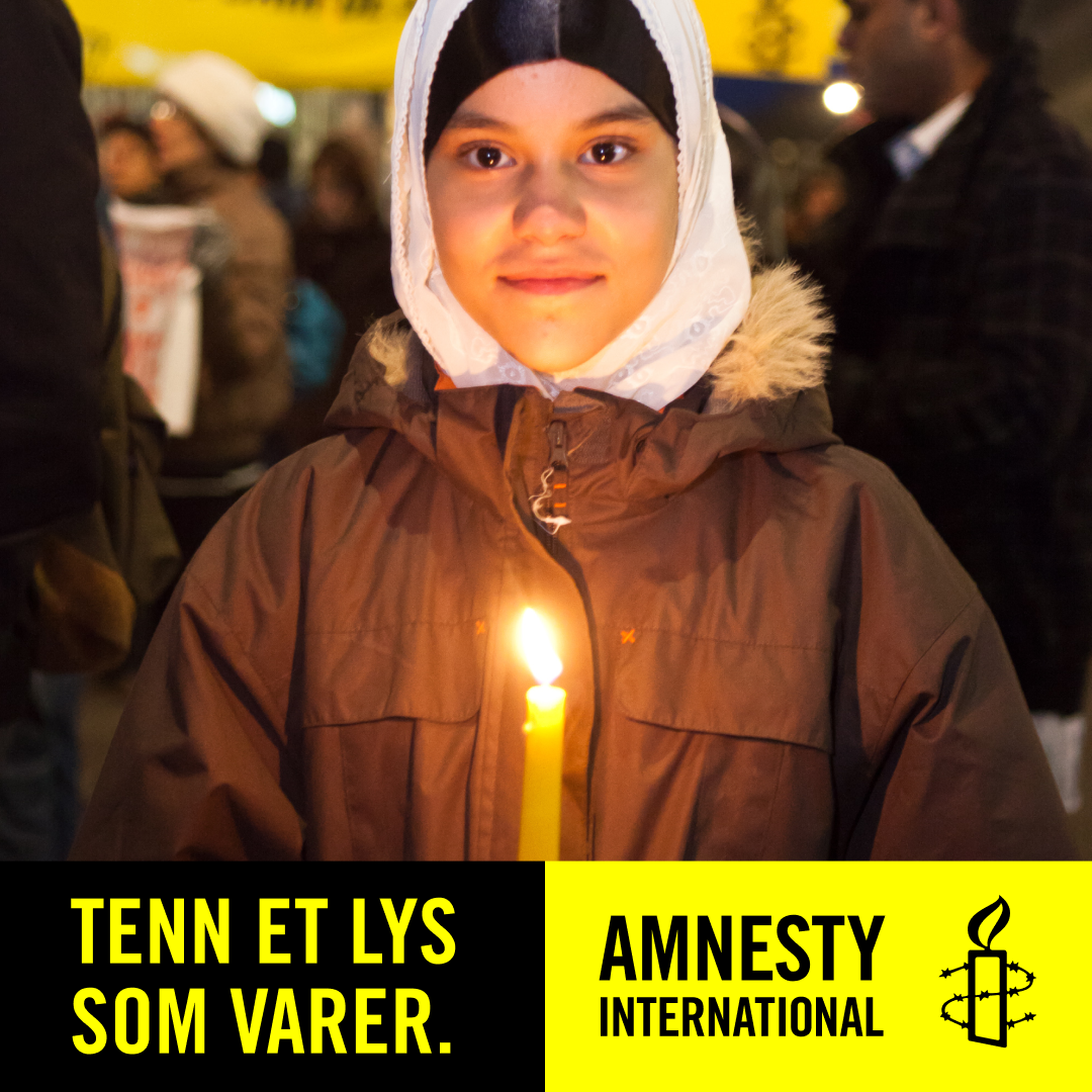 Amnesty plakat av noen med et tent lys
