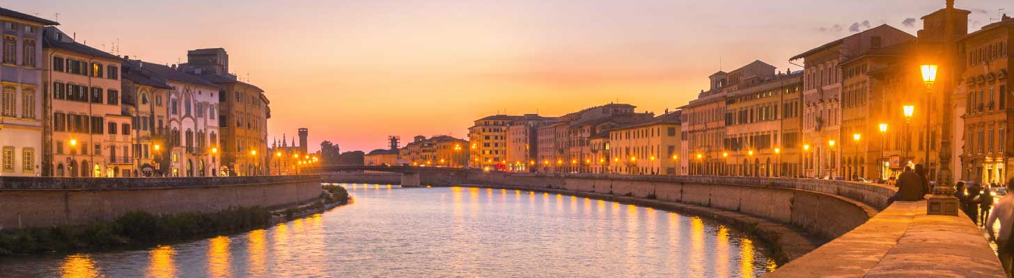 Restaurants & houses on the banks of the Arno River in Pisa