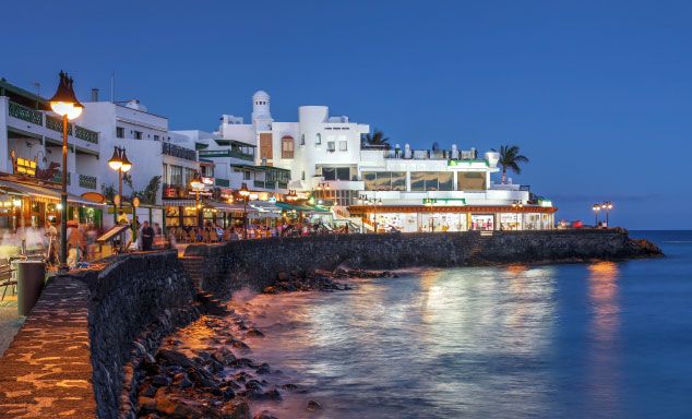 Restaurants in Playa Blanca overlooking the sea