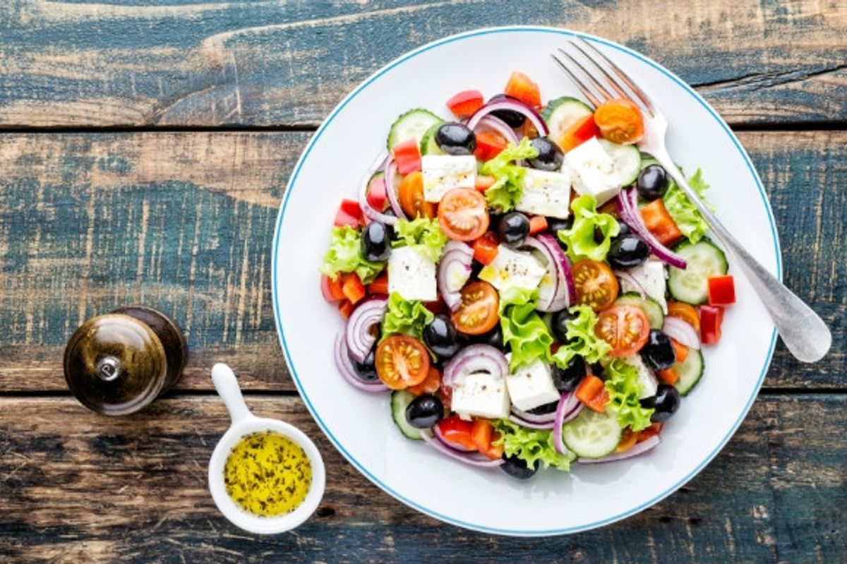 Mixed with onions, feta cheese, tomatos, lettus and olive oil this Greek salad is bursting with colour.