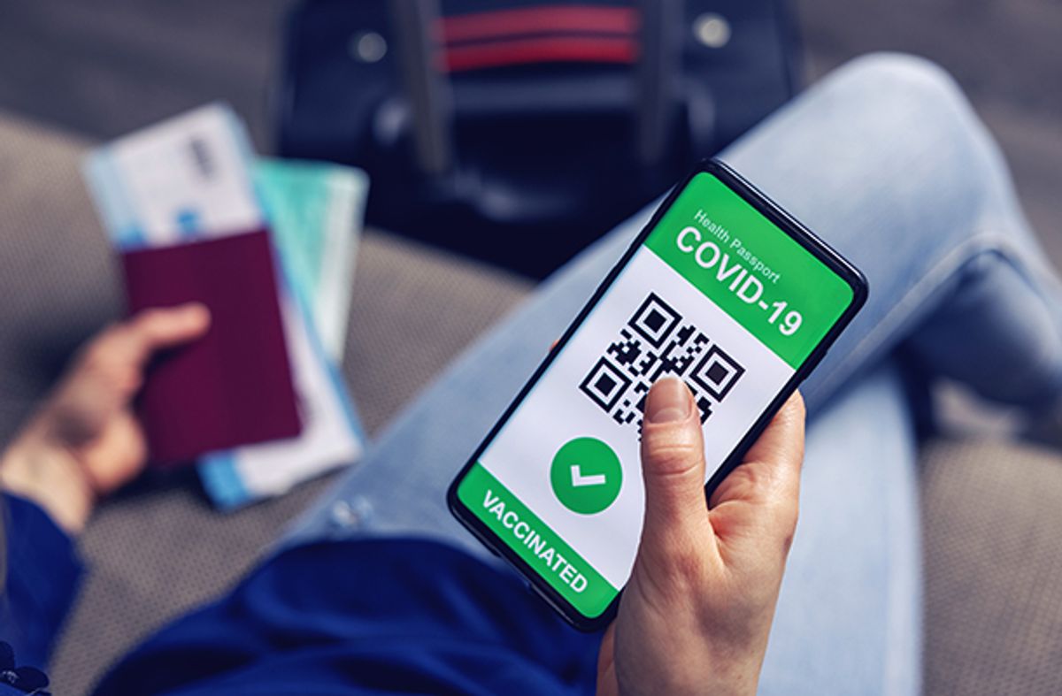 Man holiday mobile phone with vaccinated status