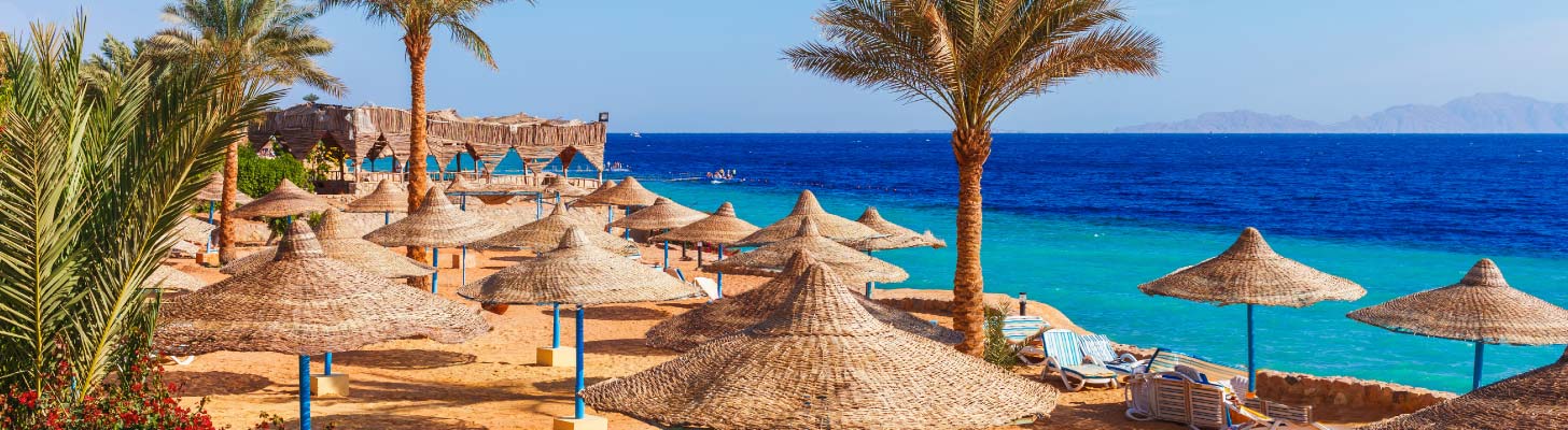 Golden sands, umbrellas & turquiose waters of beach in Sharm el Sheikh