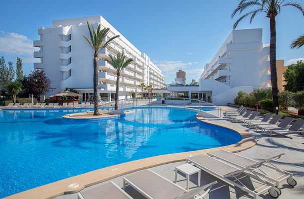 Swimming pool at HM Martinique Majorca