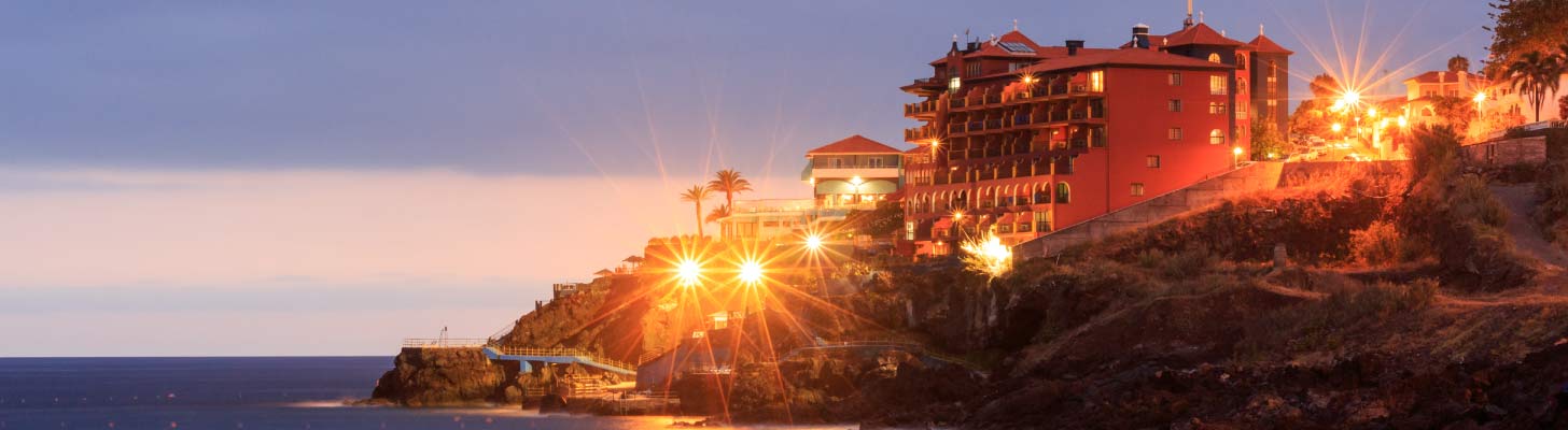 Coastline of Canico de Baixo at night