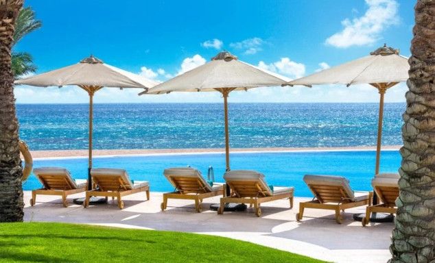 Outdoor swimming overlooking the Red Sea