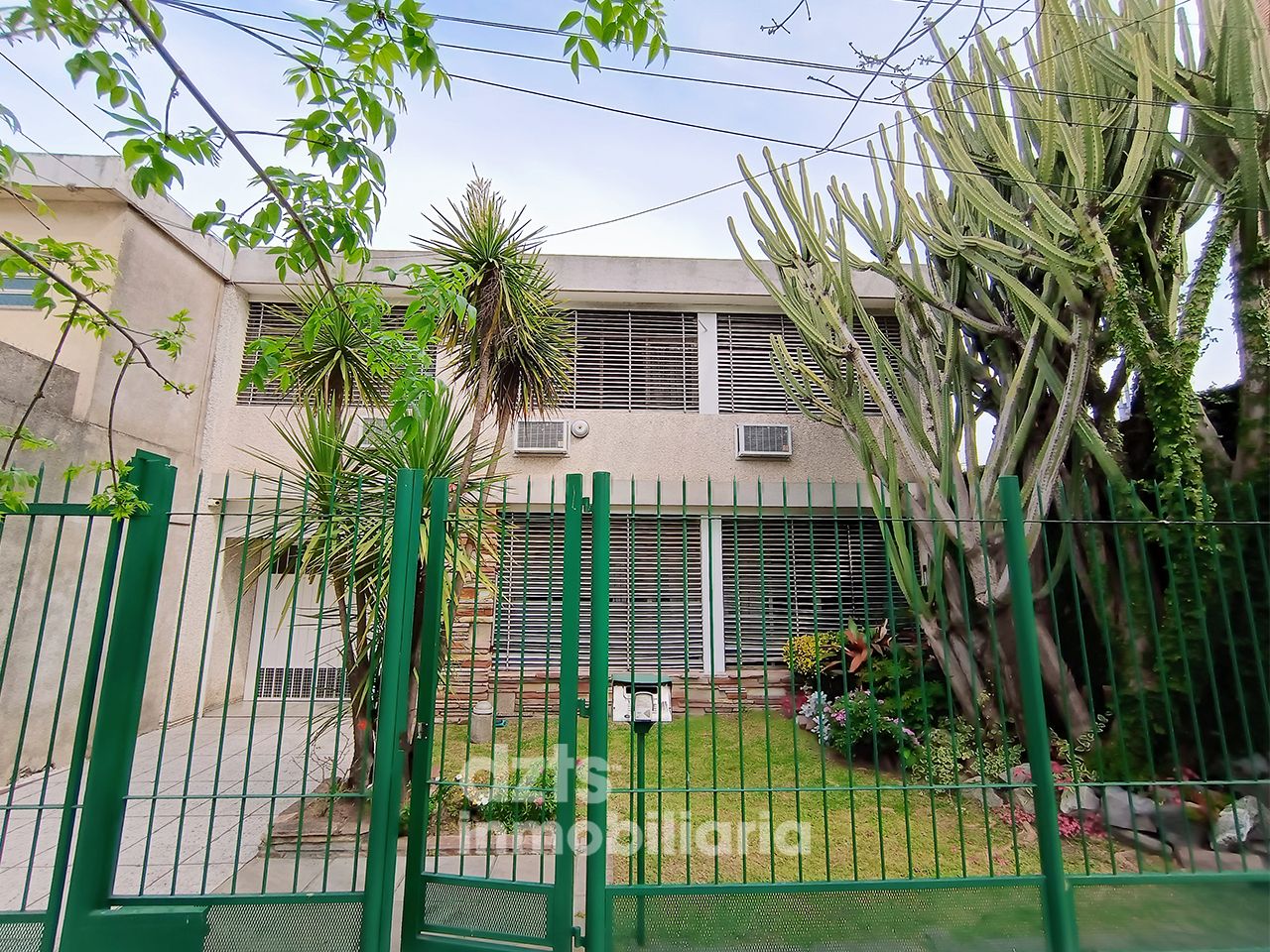 CASA 4 DORMITORIOS ARROYITO RIO
