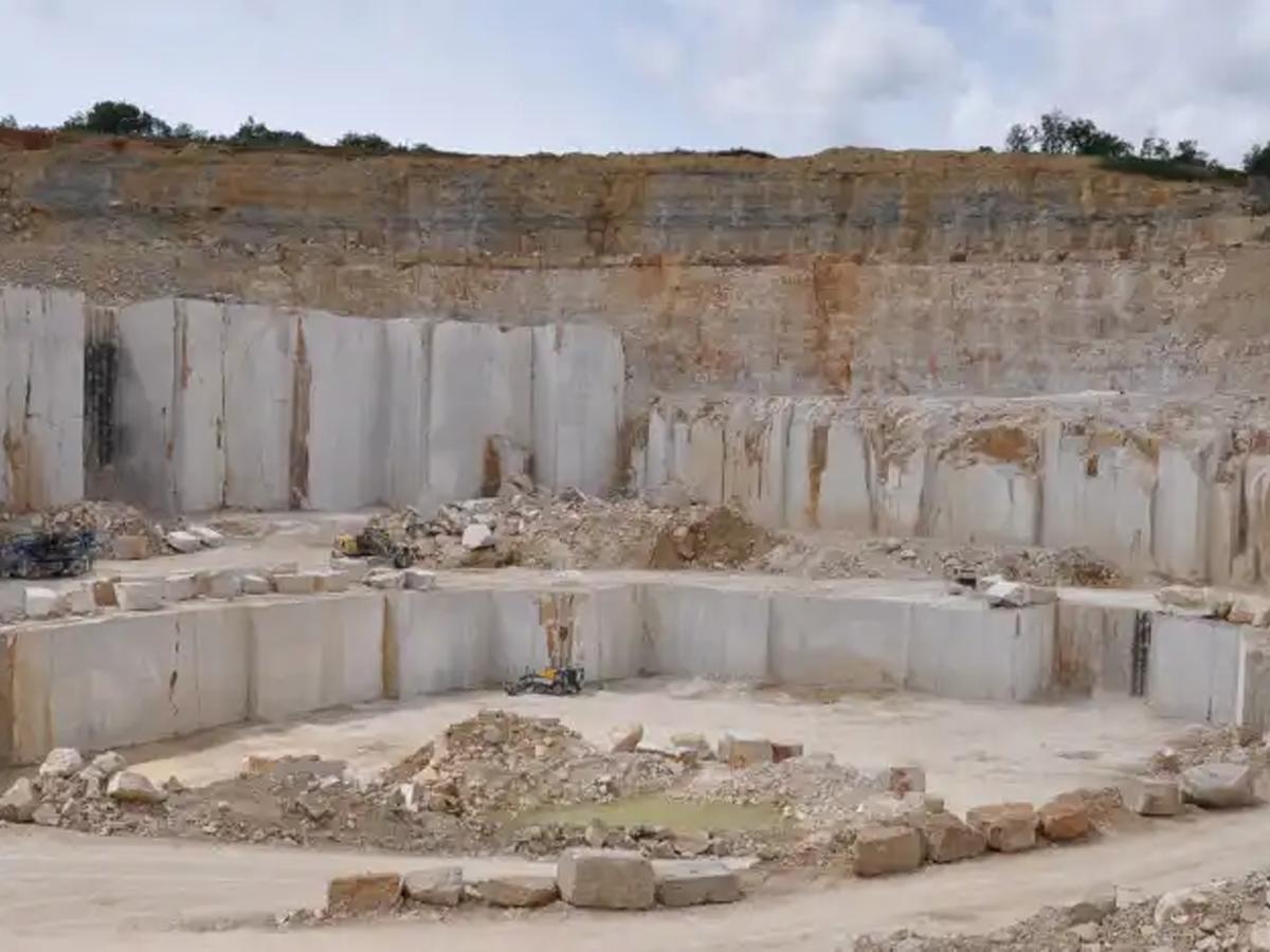 Carrière de Pouillenay de Polycor