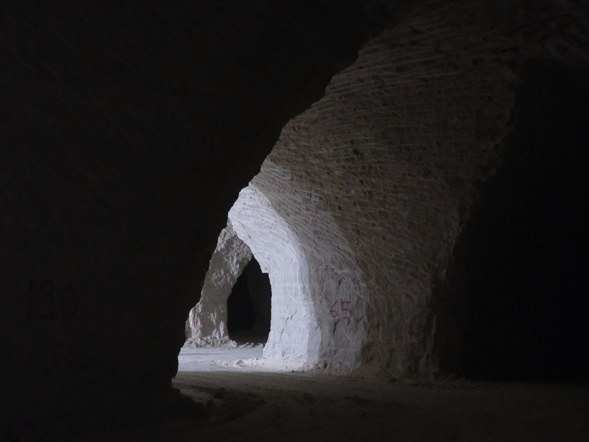 une galerie souterraine dans une carrière de gypse
