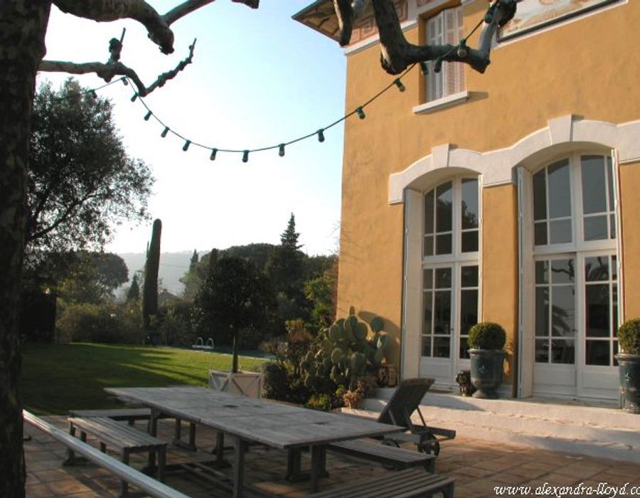 Stunning villa with sea views located in La Croix Valmer 3