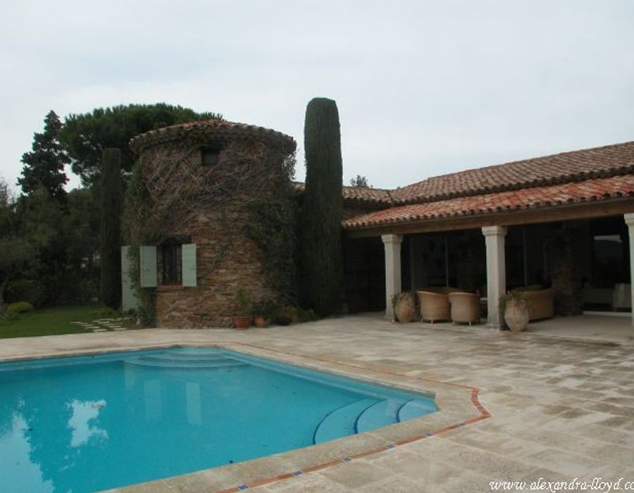 Typical Provencal villa with stunning interiors. 5