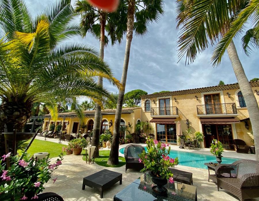 A lovely home in Mougins, close to the village all amenities 2