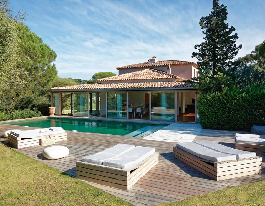 Located on the Route de Tahiti, close to the beach... 1