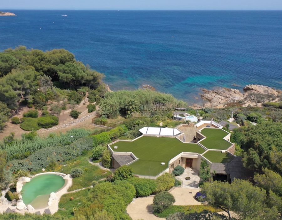 Water front villa in La Reserve de Ramatuelle  4