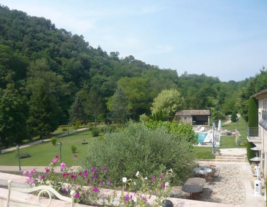 A stunning property situated on the edge of a beautiful village 4