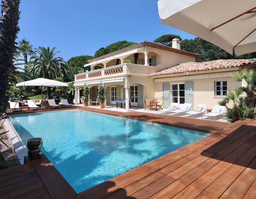 Les Parcs de Saint Tropez - a six bedroom villa for rent 3