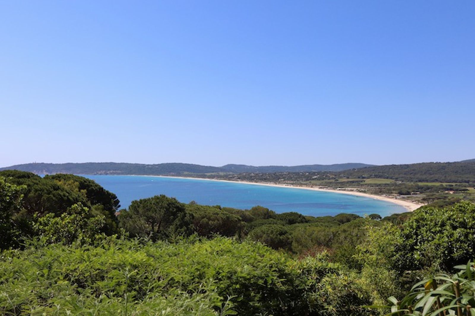 A six bedroom villa for rent, located in Cap Tahiti, with exceptional views