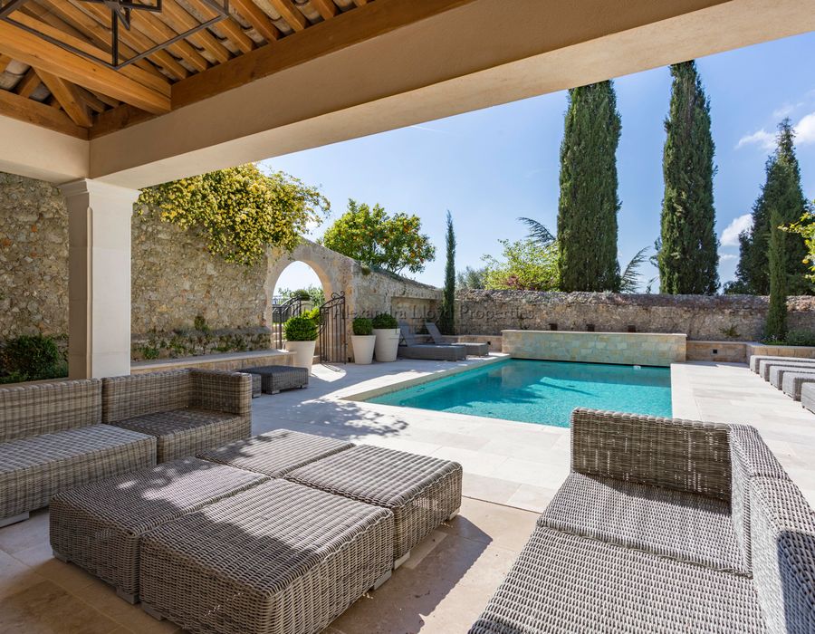 A unique & stunning luxury villa in the heart of Mougins village 4