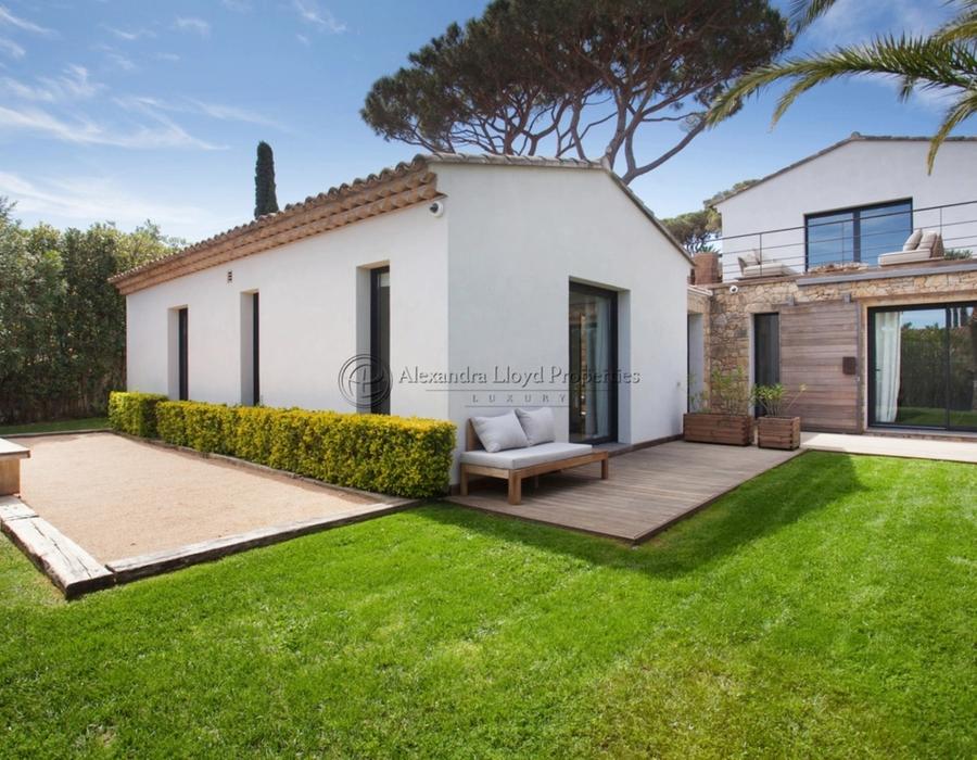 A four bedroom modern villa for rent in Le Parc des Salins, Saint Tropez 2