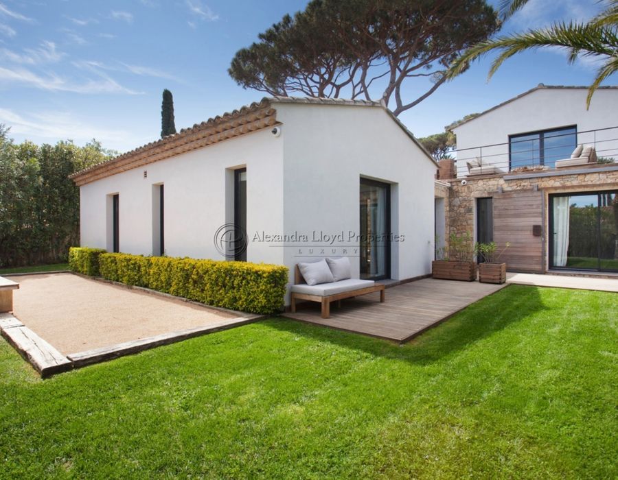 A four bedroom modern villa for rent in Le Parc des Salins, Saint Tropez 2