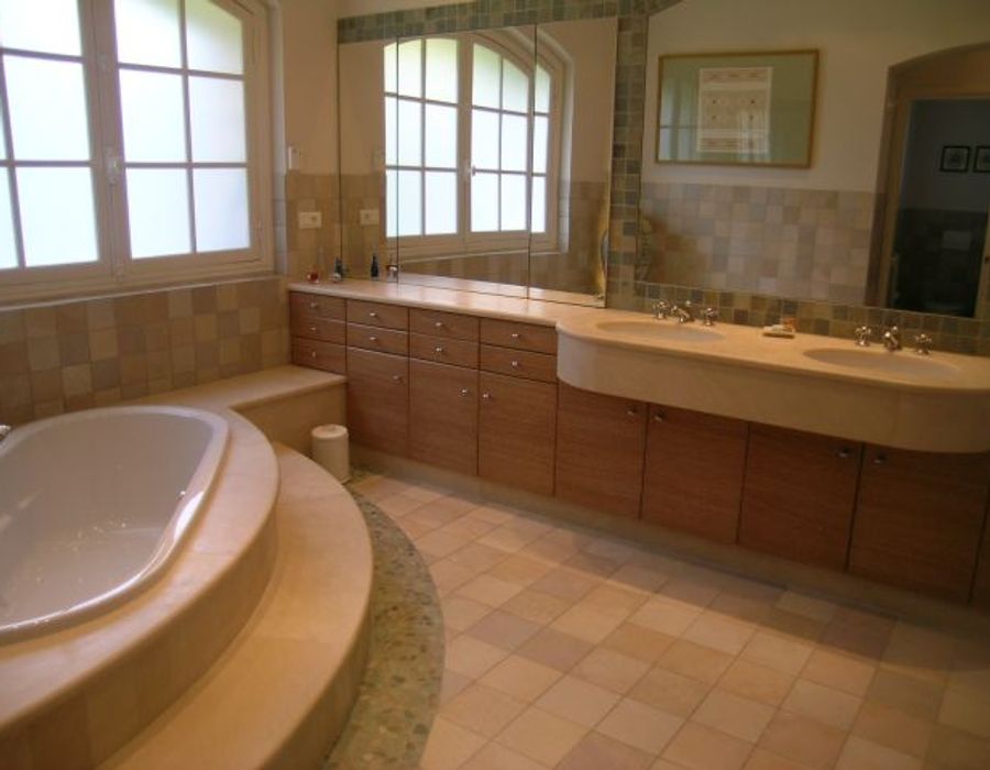 A ravishing stone bastide in beautiful grounds in Grasse 1