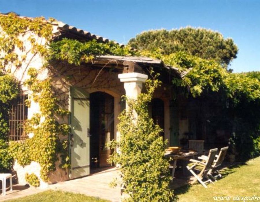 Provencal villa at the entrance of St Tropez 1