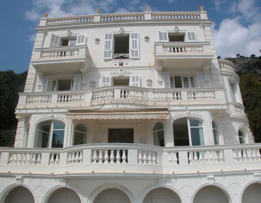 A beautiful Belle Epoque villa in Villefranche sur Mer with sea views 4