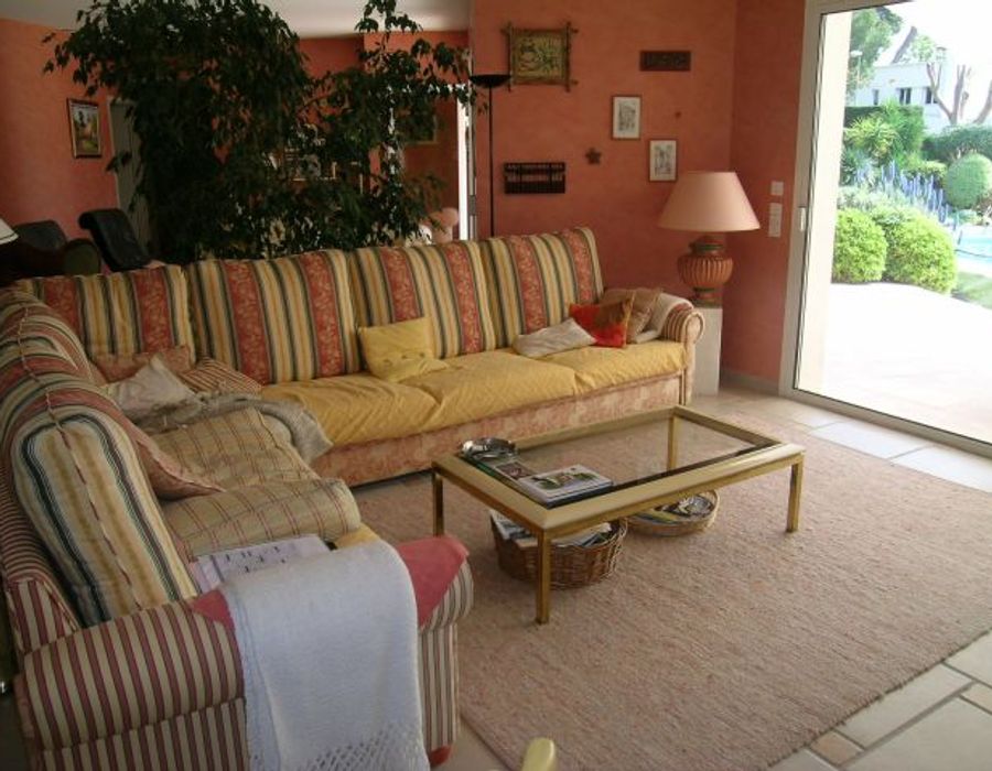 Great property in a quiet domain. 4