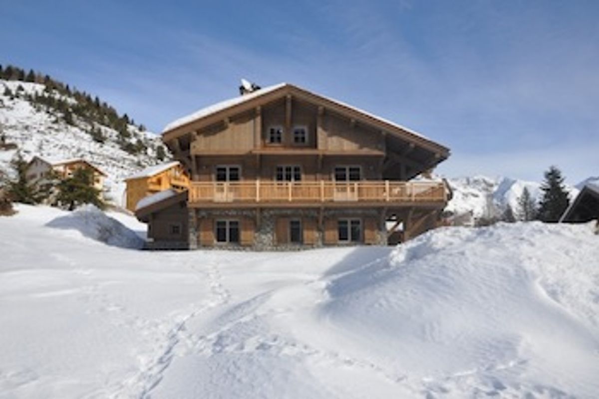 Superb luxurious chalet within walking distance of Auron village