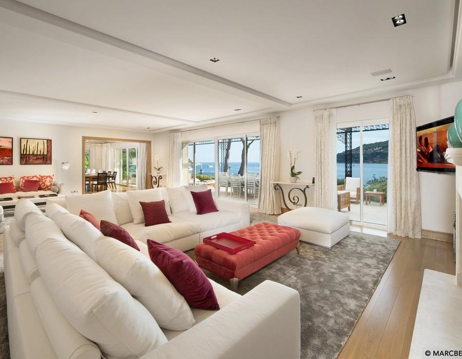 A five star location and a five star ultra luxury villa located on the water front in Saint Jean Cap Ferrat 6