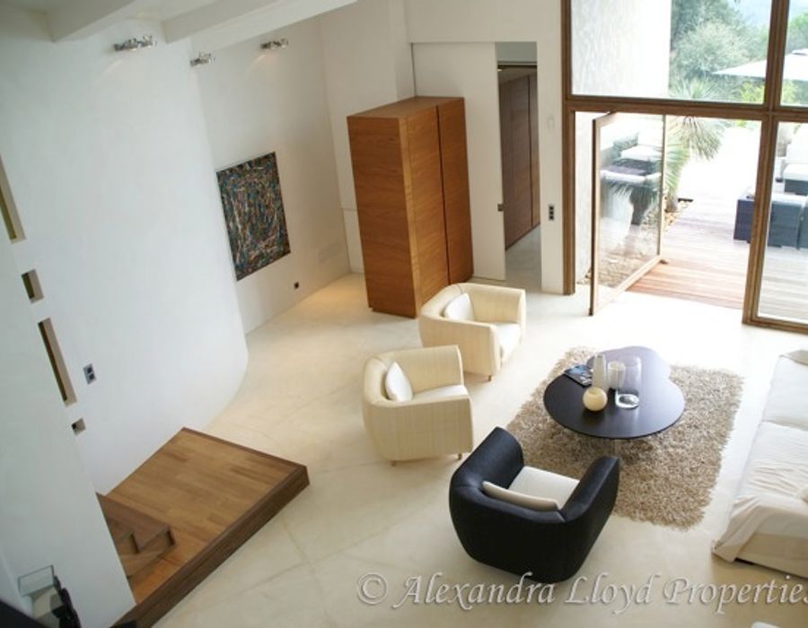 Contemporary villa with a sea view, located in the Domaine de la Vallée, Gigaro 1
