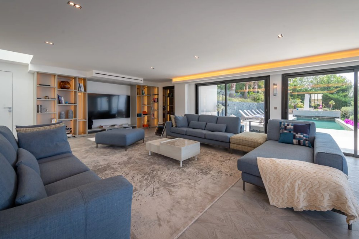 Five-Bedroom Villa with Heated Pool, Tahiti Beach Area, Saint-Tropez