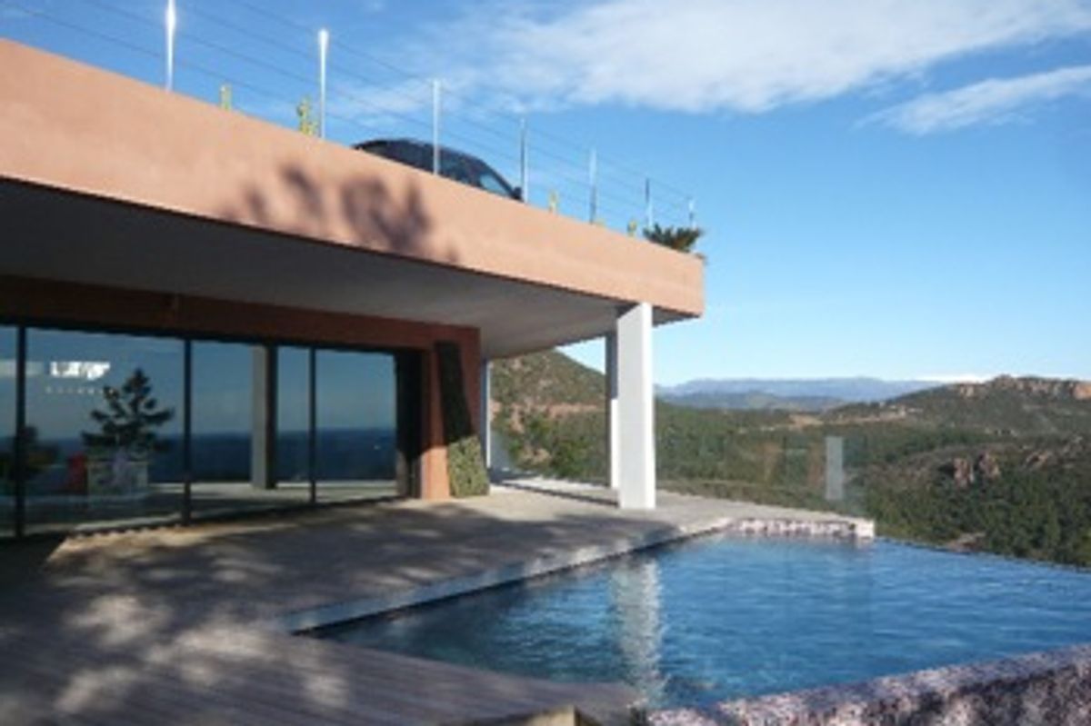 An attractive and contemporary villa located in Theoule sur Mer