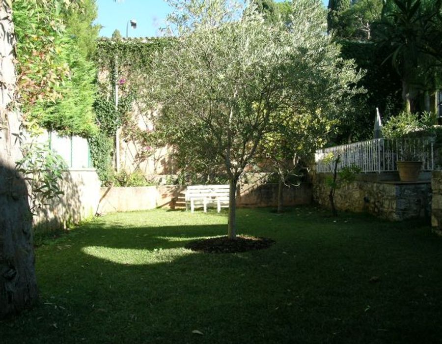 A wonderful waters edge location on the Cap Ferrat 2