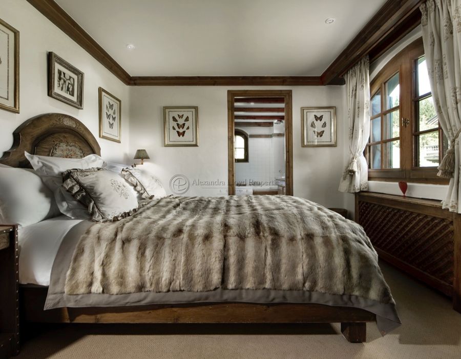 5* location, ski in ski out on the Bellecote slope, Courchevel 5