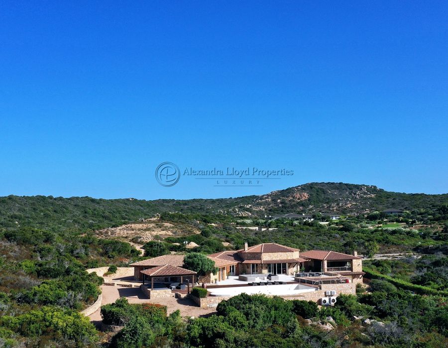 Wonderful villa for rent in Piantarella, Sperone, South Corsica 3