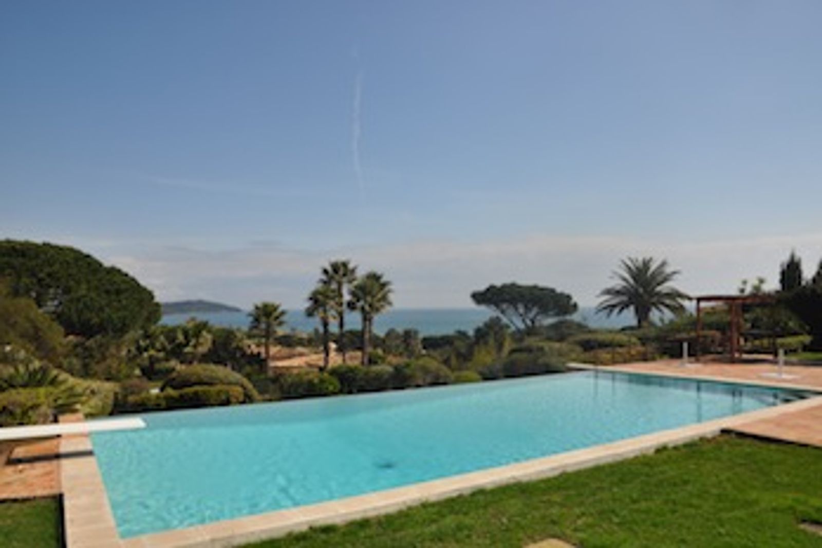 Lovely Tropezian style villa with sea views next to the Club 55