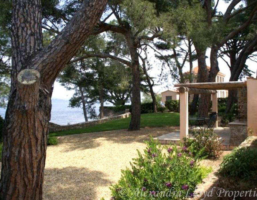An old stone house from the 16th Century in La Garde Freinet 1