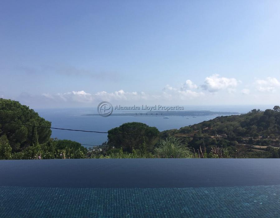 Stunning contemporary villa for rent in Super Cannes 1