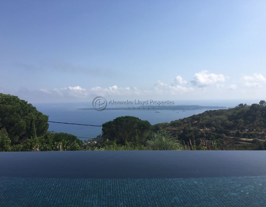 Stunning contemporary villa for rent in Super Cannes 1
