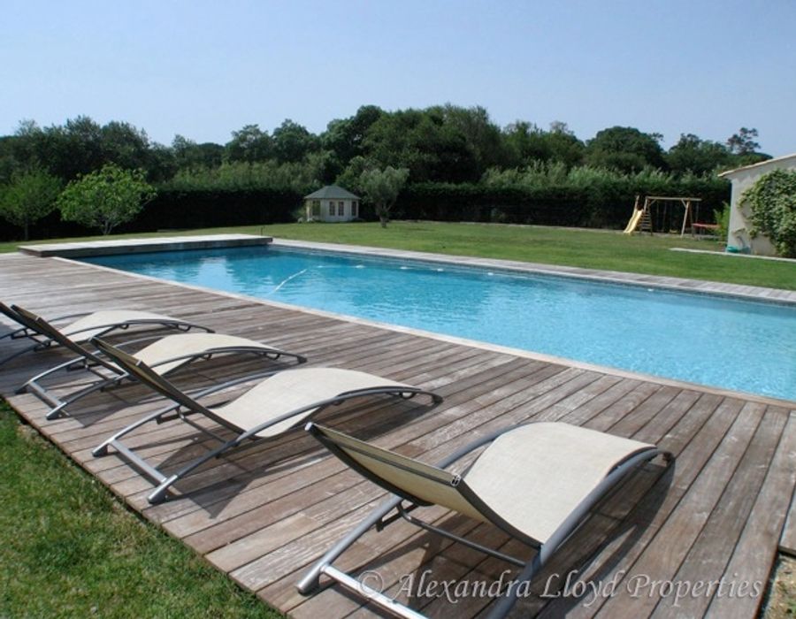 Modern house on Tahiti road at Saint Tropez 3