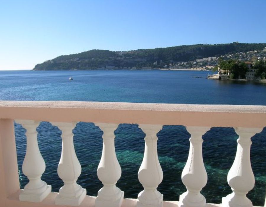 Waters edge property on the Cap Ferrat with direct sea access 1