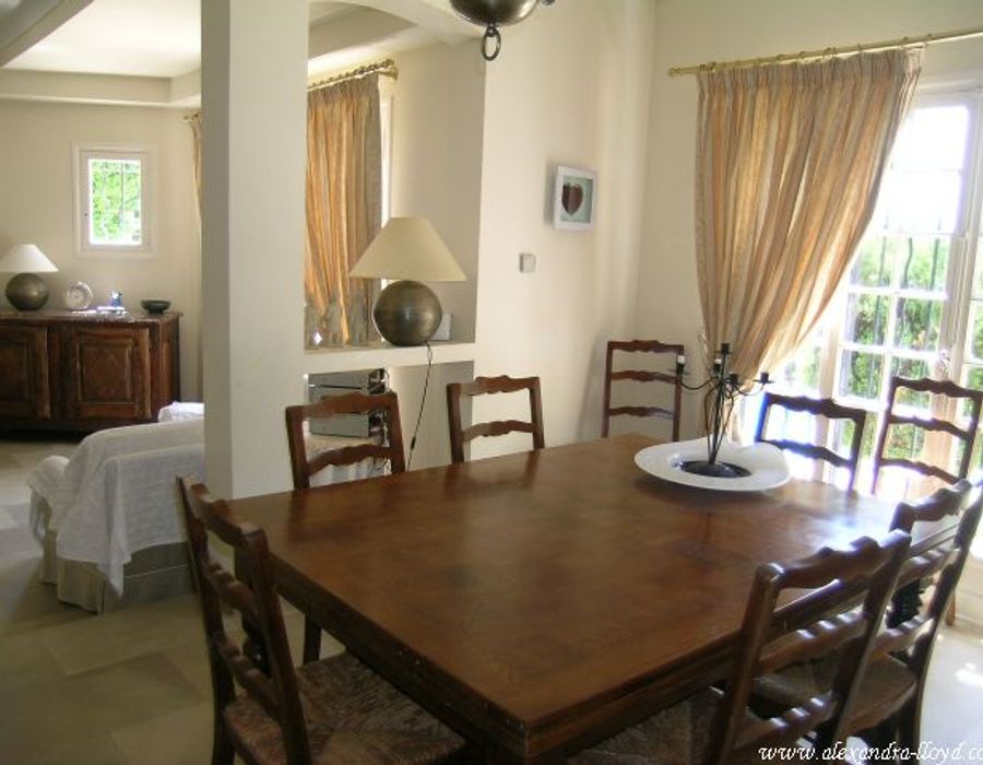 A substantial and elegant period villa on the Cap d'Antibes 6