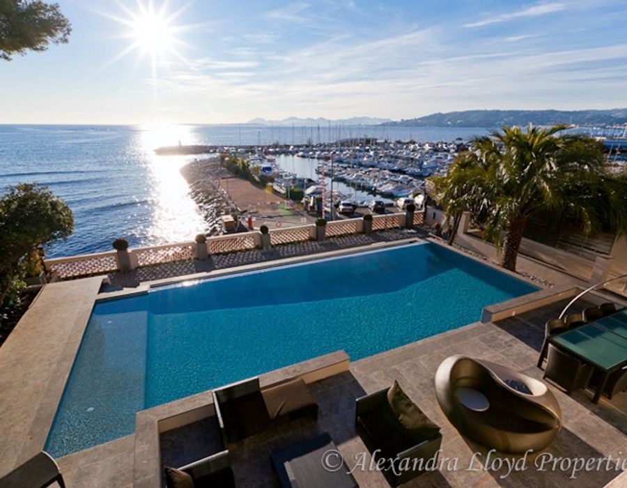 New villa for sale on the Cap d'Antibes 4