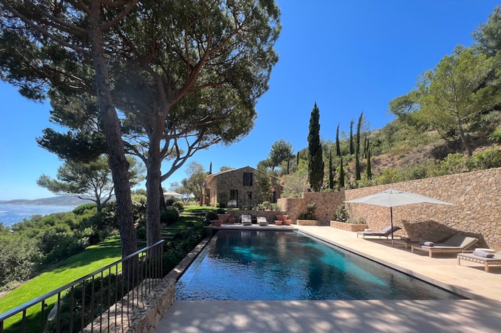 Luxury Waterfront Villa in Ramatuelle with Panoramic Sea Views and Exceptional Design