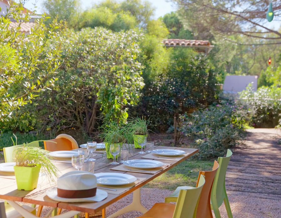 Located on the Route de Tahiti, close to the beach... 4