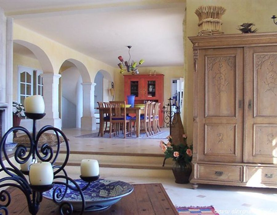 Stunning property in a private domain 4